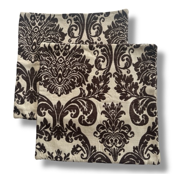 Bombay Company Pair of Damask Print Decorative Pillow Cases - Picture 1 of 9